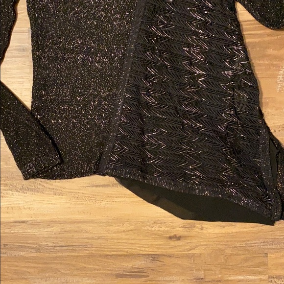 CHICO’S asymmetrical Sweater with sheen - Picture 3 of 7
